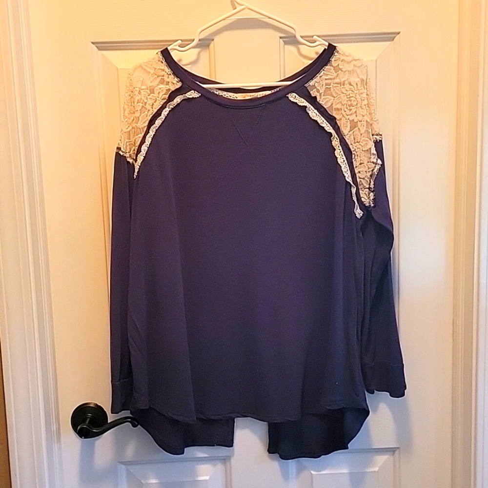 Long sleeve scoop neck top